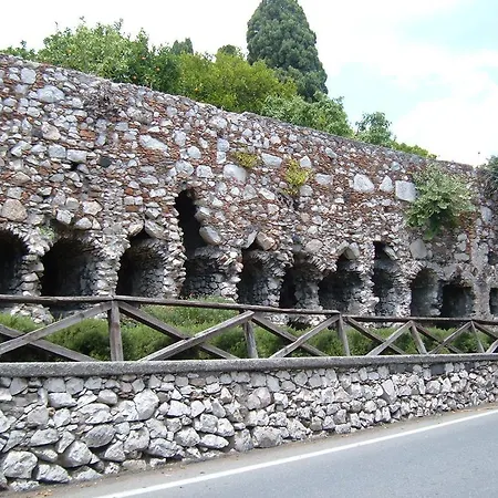 Gole Dell'alcantara Lucia Ii Motta Camastra