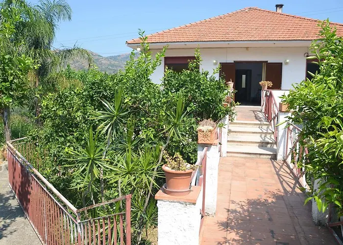 Gole Dell'alcantara Lucia Ii Βίλα Motta Camastra