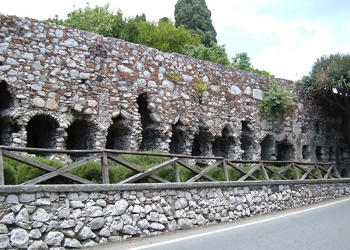 Gole Dell'alcantara Lucia Ii Motta Camastra