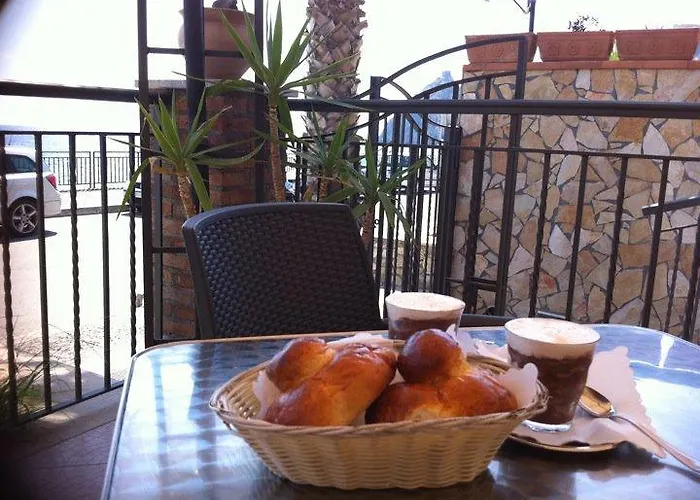 Gole Dell'alcantara Lucia Ii Βίλα Motta Camastra